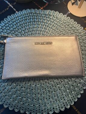 Worn 1x like new Michael Kors Metallic Bedford zip clutch Gold Wristlet Clutch